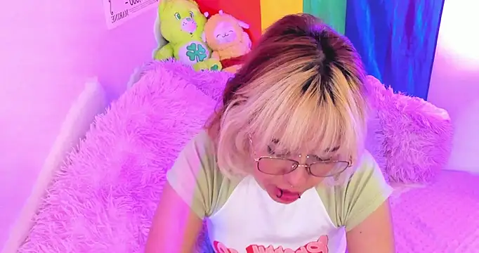 Snapshot of NekoWaifu chatting on November 5, 1:33 pm NekoWaifu online show from November 5, 1:33 pm