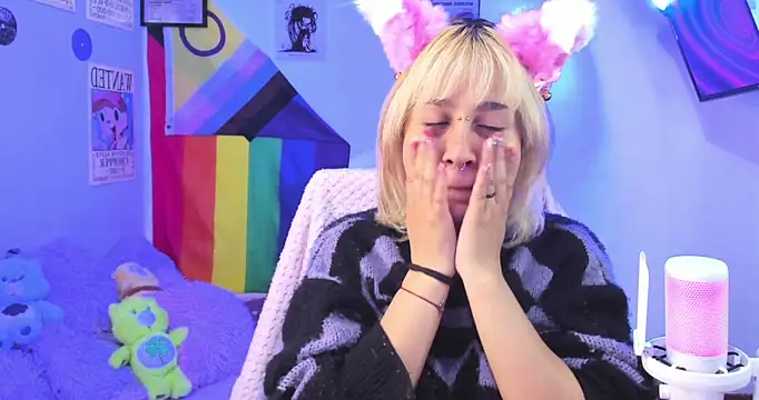 Snapshot of NekoWaifu chatting on November 9, 9:35 pm NekoWaifu online show from November 9, 9:35 pm