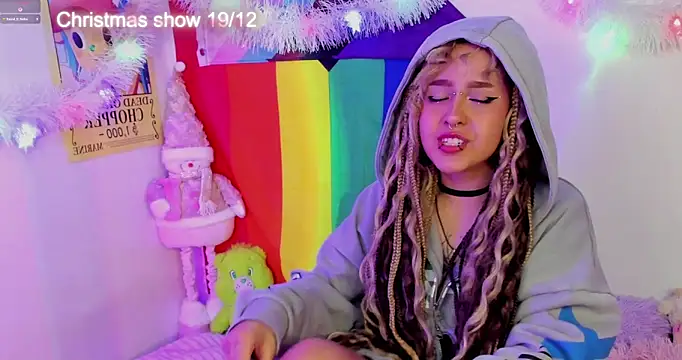 Snapshot of NekoWaifu chatting on December 16, 1:38 pm NekoWaifu online show from December 16, 1:38 pm