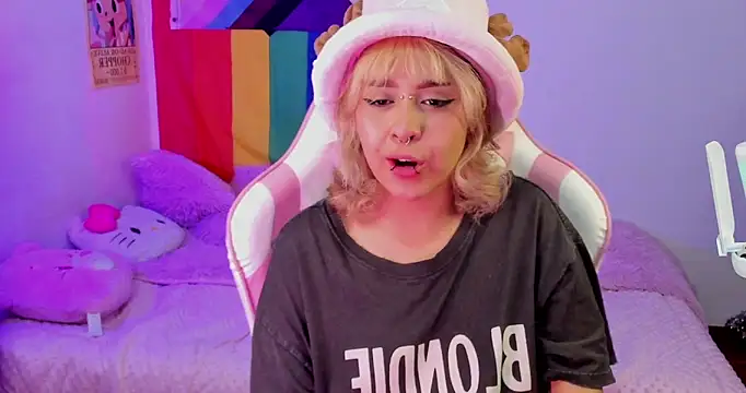 Snapshot of NekoWaifu chatting on January 8, 1:13 pm NekoWaifu online show from January 8, 1:13 pm