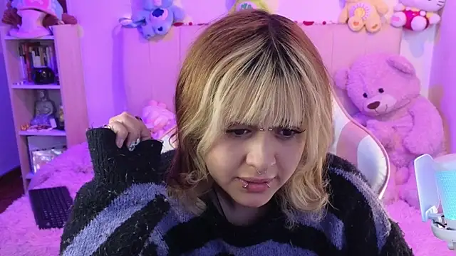 Snapshot of NekoWaifu chatting on March 5, 1:29 pm NekoWaifu online show from March 5, 1:29 pm