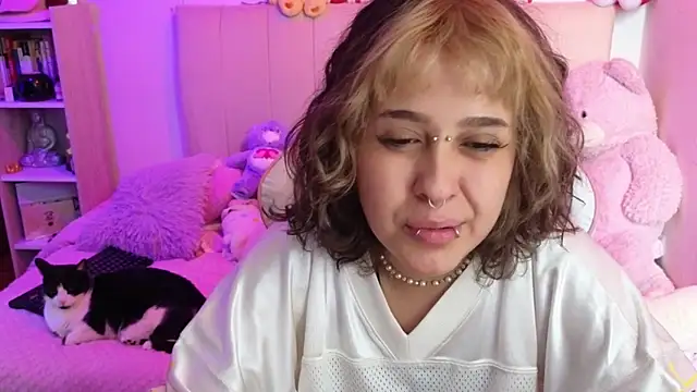 Snapshot of NekoWaifu chatting on March 16, 2:43 pm NekoWaifu online show from March 16, 2:43 pm