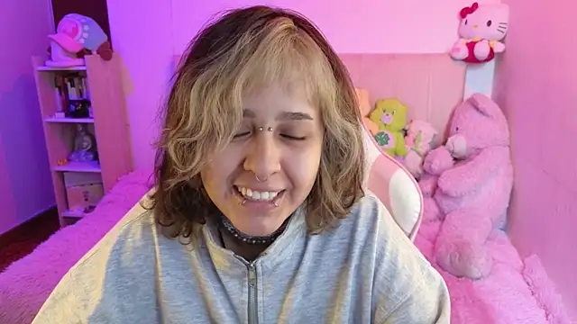 Snapshot of NekoWaifu chatting on March 23, 1:48 pm NekoWaifu online show from March 23, 1:48 pm