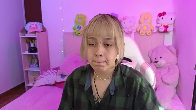 Snapshot of NekoWaifu chatting on March 31, 2:17 pm NekoWaifu online show from March 31, 2:17 pm