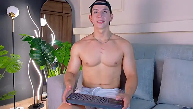 Snapshot of ZaneDawson chatting on March 18, 8:34 pm ZaneDawson online show from March 18, 8:34 pm