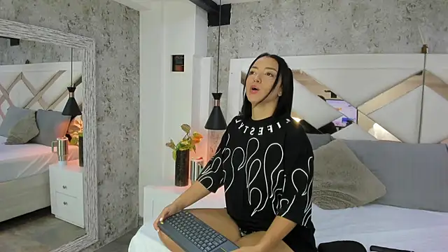 Snapshot of Megan-8 chatting on October 14, 4:02 am Megan-8 online show from October 14, 4:02 am