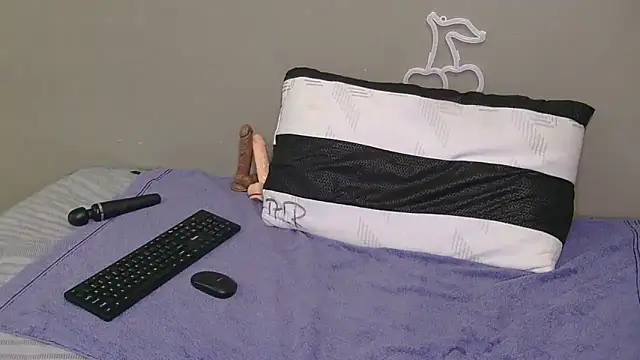 Serafynn online show from February 5, 7:35 am