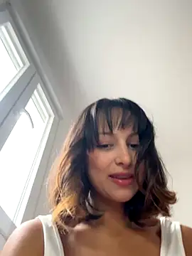 MaiaRouge online show from October 31, 11:00 am