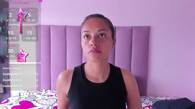 HoollyHendrix online show from September 29, 7:40 pm