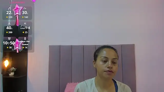 HoollyHendrix online show from October 17, 8:11 pm