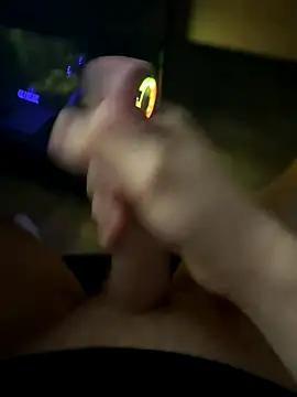 Snapshot of jstntz chatting on December 2, 10:27 pm jstntz online show from December 2, 10:27 pm