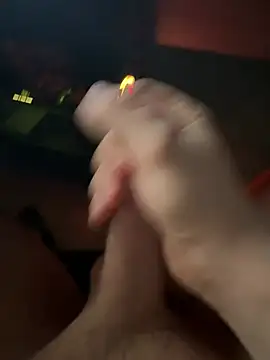 Snapshot of jstntz chatting on February 4, 9:15 am jstntz online show from February 4, 9:15 am