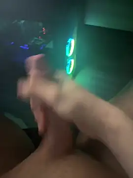 Snapshot of jstntz chatting on February 8, 12:14 am jstntz online show from February 8, 12:14 am