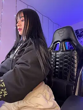 Snapshot of camila1_torres_ chatting on February 5, 6:01 pm camila1 torres online show from February 5, 6:01 pm