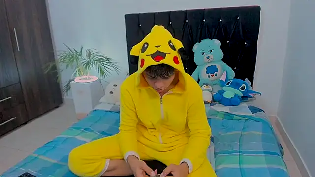 Zacktorres  online show from October 5, 11:24 pm