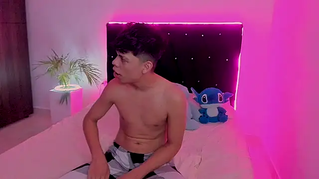 Zacktorres  online show from October 11, 10:19 pm