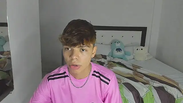 Zacktorres  online show from January 14, 8:58 pm