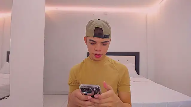 Zacktorres  online show from February 7, 10:57 pm