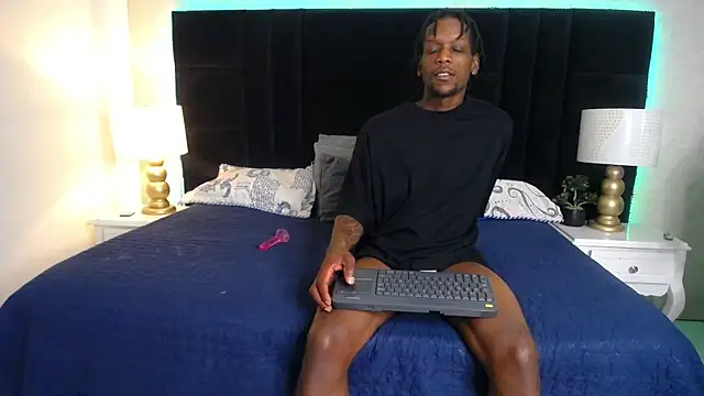 SkylerBigxxx online show from June 5, 4:08 am