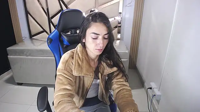 Maily a  online show from November 27, 2:46 am