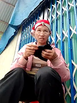 donna-bae online show from October 25, 8:55 am