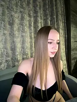 MissOyee online show from November 7, 7:25 pm