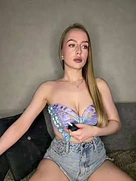 MissOyee online show from March 26, 7:30 pm