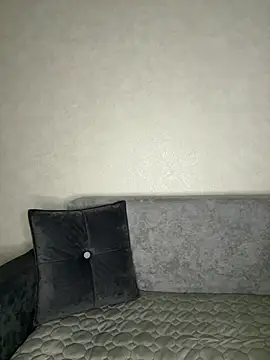 MissOyee online show from March 27, 7:35 pm