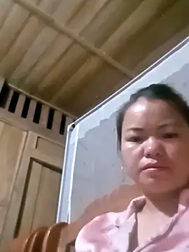 Snapshot of emly-xinh18 chatting on September 18, 1:24 pm emly-xinh18 online show from September 18, 1:24 pm