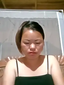 Snapshot of emly-xinh18 chatting on September 26, 10:47 pm emly-xinh18 online show from September 26, 10:47 pm