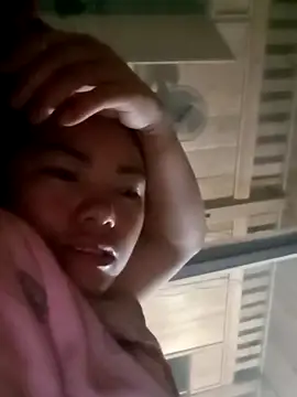 Snapshot of emly-xinh18 chatting on October 10, 12:59 pm emly-xinh18 online show from October 10, 12:59 pm