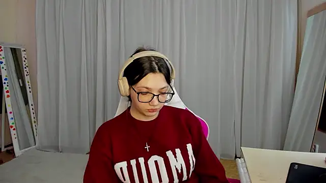 Snapshot of CarolKitty chatting on November 4, 7:51 am CarolKitty online show from November 4, 7:51 am