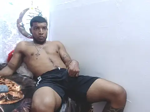 Snapshot of choco_hornyx18 chatting on October 6, 4:10 am choco hornyx18 online show from October 6, 4:10 am