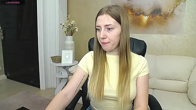 KissMe Now  online show from January 31, 7:11 pm