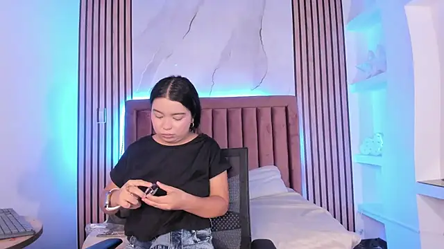 Snapshot of LunaWiill_ chatting on September 24, 12:19 pm LunaWiill online show from September 24, 12:19 pm