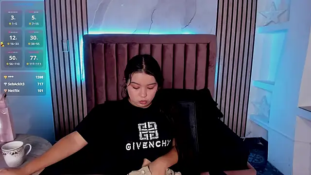 Snapshot of LunaWiill_ chatting on October 17, 12:30 pm LunaWiill online show from October 17, 12:30 pm