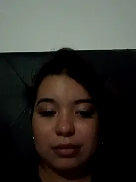 Snapshot of LunaWiill_ chatting on October 27, 1:53 am LunaWiill online show from October 27, 1:53 am