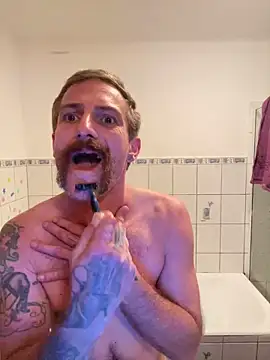 Snapshot of Rrzztt chatting on November 4, 5:23 pm Rrzztt online show from November 4, 5:23 pm