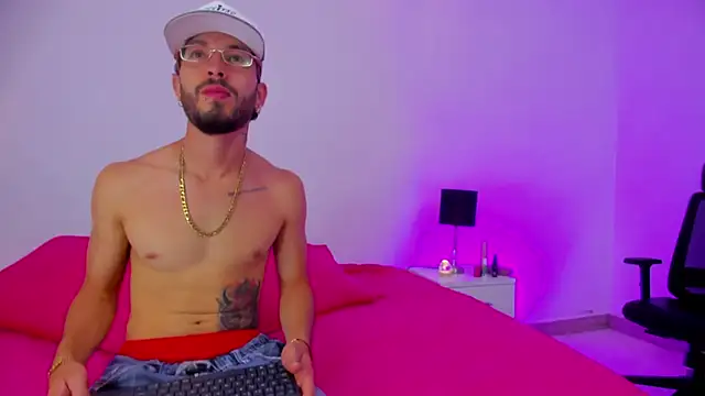 Violet and Paul online show from October 4, 3:04 am