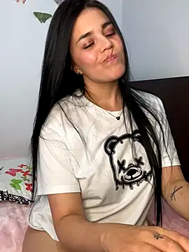 Snapshot of sophy_whiite_ chatting on October 8, 9:45 pm sophy whiite online show from October 8, 9:45 pm