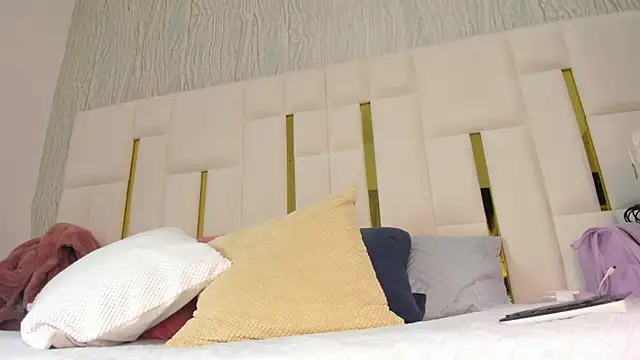 mia vy online show from March 27, 3:12 am