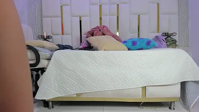 mia vy online show from March 28, 3:06 am