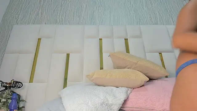 mia vy online show from May 8, 3:01 am