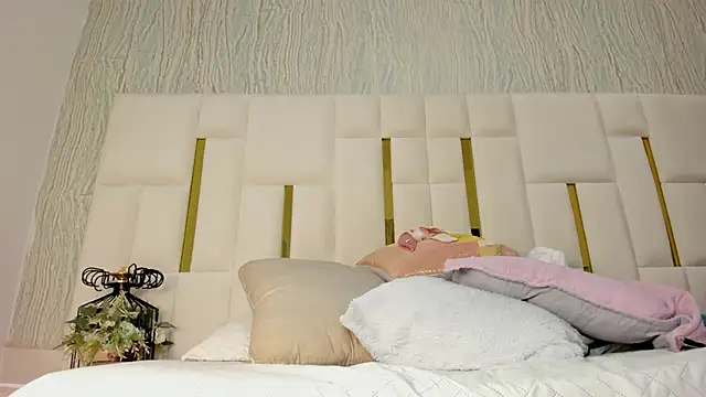 mia vy online show from May 14, 3:02 am