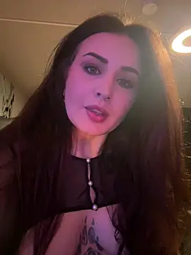 Snapshot of Kristyoff chatting on April 5, 7:55 pm Kristyoff online show from April 5, 7:55 pm