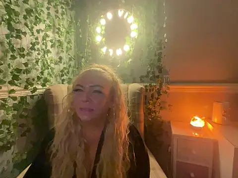 Snapshot of BonnyDesire chatting on October 1, 6:36 pm BonnyDesire online show from October 1, 6:36 pm