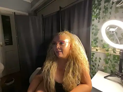 BonnyDesire online show from March 23, 8:02 pm