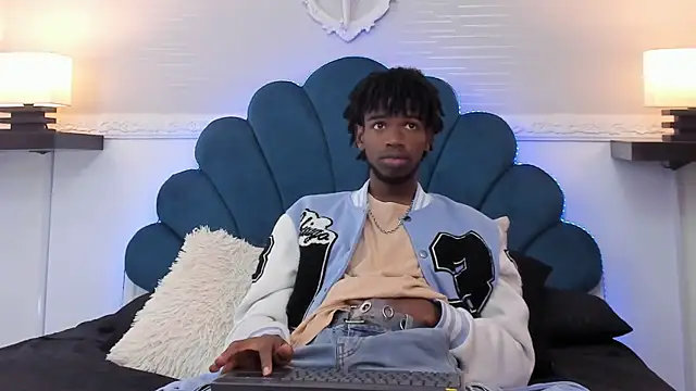 AllexJacob online show from September 29, 1:27 pm