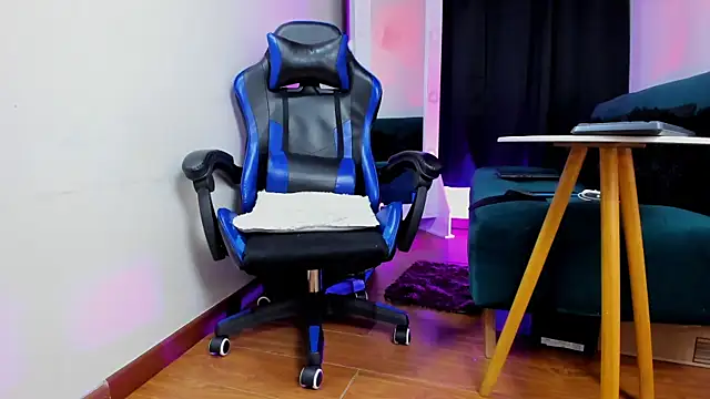 Charliejones  online show from October 30, 12:12 am