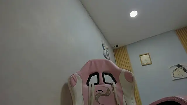 Dakota x18 online show from February 10, 8:02 pm